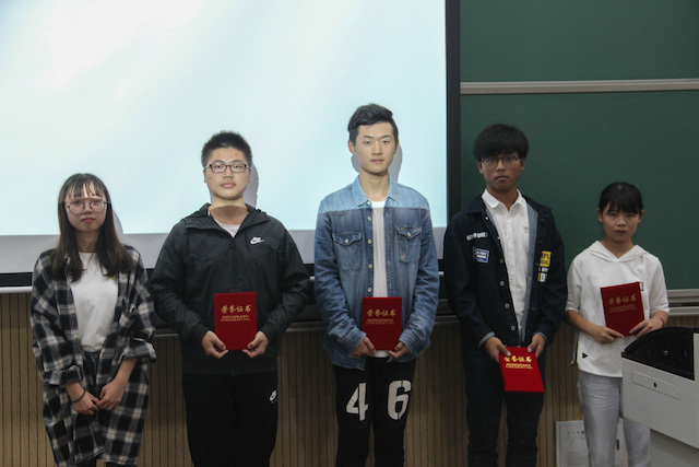 获奖合影-金雨倩