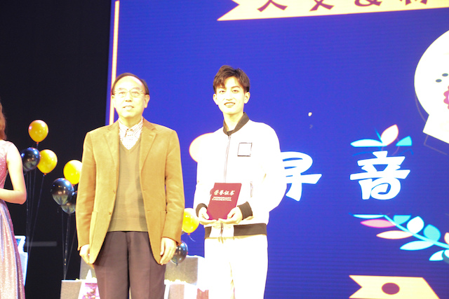 歌王颁奖2-林路涵