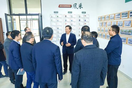 校长尚永丰院士在中文成人小说
走访调研