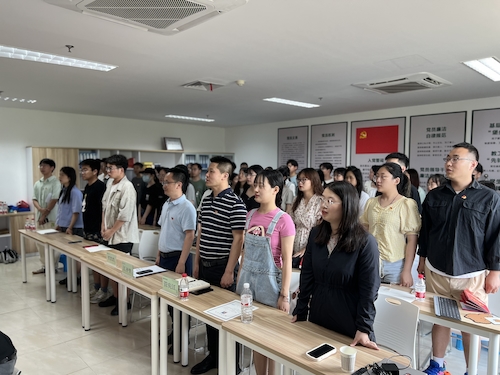 奏唱国歌